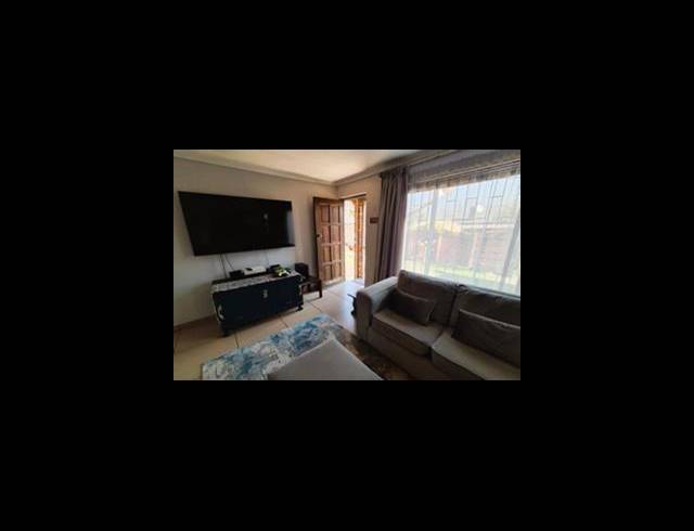 3 BEDROOM FREEHOLD FOR SALE IN KEMPTON PARK EXT 2